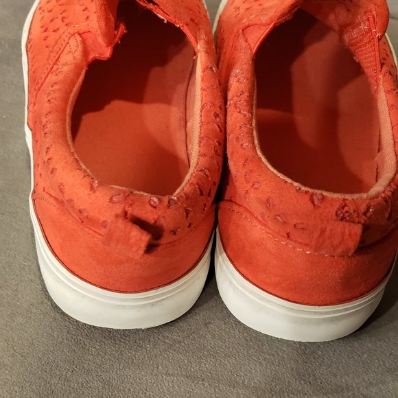 Slip on sneaker  Color HOT Tamale  Size 2  Old Navy - Picture 4 of 5
